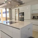 5 Bedrooms Вилла *