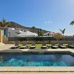 5 Bedrooms 阿德耶