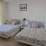 5 Bedrooms Вілла *
