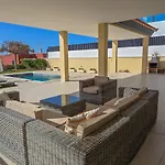 Вілла 5 Bedrooms *