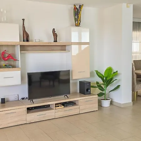 Вілла 5 Bedrooms Адехе