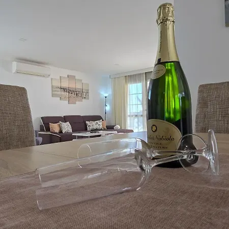 Vila 5 Bedrooms